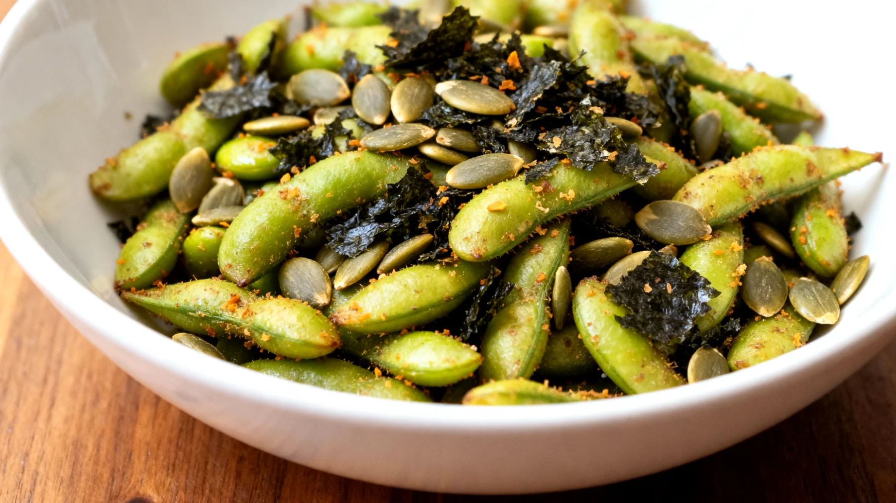 Edamame tostati con semi di zucca e alga nori sbriciolata"